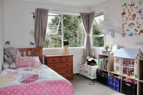 Photo of property in 58 Taipari Road, Te Atatu Peninsula, Auckland, 0610