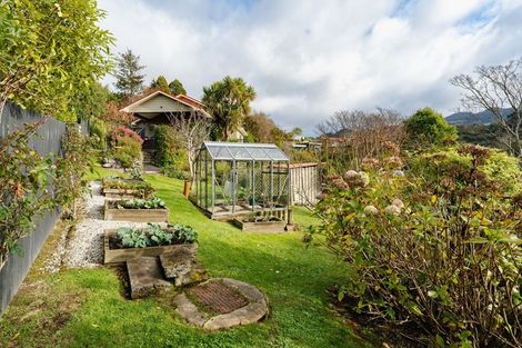 Photo of property in 8 Cove Street, Roseneath, Port Chalmers, 9023