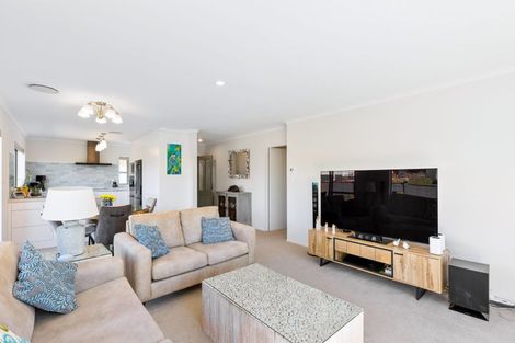 Photo of property in 19 Francis Skinner Place, Orewa, 0931