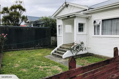 Photo of property in 16 Toru Street, Lyall Bay, Wellington, 6022