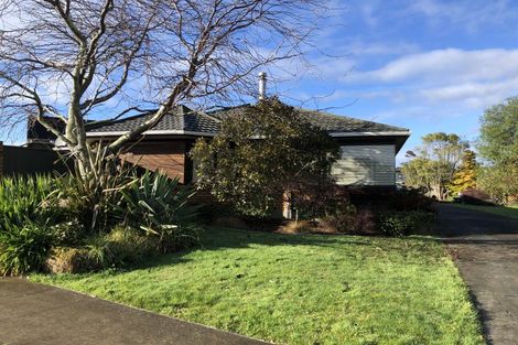Photo of property in 18 Ruapehu Drive, Fitzherbert, Palmerston North, 4410