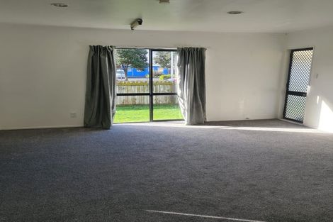 Photo of property in 72 Maplesden Drive, Clendon Park, Auckland, 2103
