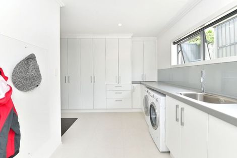 Photo of property in 37a Shakespear Road, Army Bay, Whangaparaoa, 0930