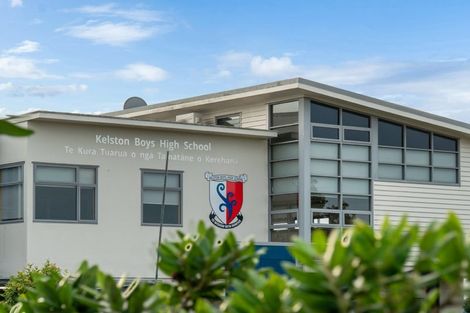 Photo of property in 10 Beaubank Road, Kelston, Auckland, 0602