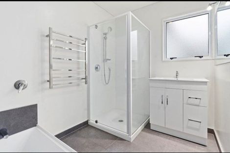 Photo of property in 2/79 Mountbatten Avenue, Hillcrest, Auckland, 0627