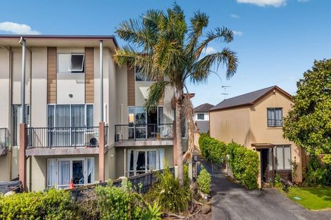 Photo of property in 7/29 Haven Drive, East Tamaki, Auckland, 2013