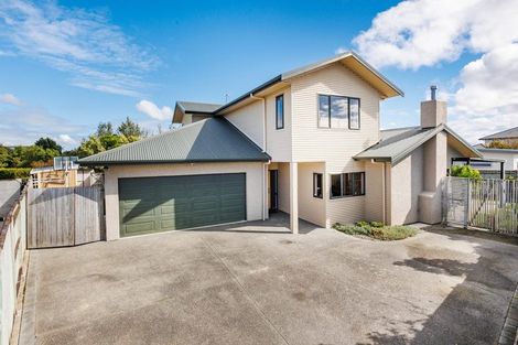 Photo of property in 15 Silkwood Place, Fitzherbert, Palmerston North, 4410