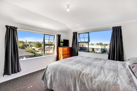 Photo of property in 5 Rangitira Avenue, Palmerston North, 4414
