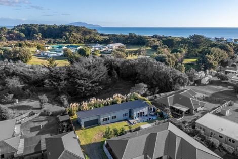 Photo of property in 5 Byron Brown Place, Otaki Beach, Otaki, 5512