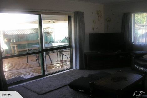 Photo of property in 5a Simons Street, Moturoa, New Plymouth, 4310
