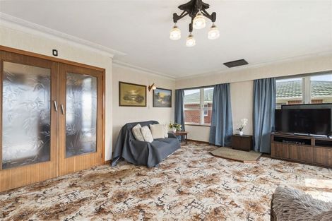 Photo of property in 84 Royal View Road, Te Atatu South, Auckland, 0610