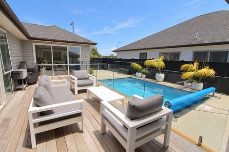 Photo of property in 216 Wainui Road, Silverdale, 0932