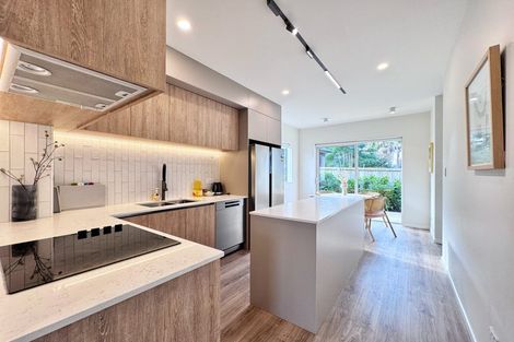 Photo of property in 6b Law Street, Torbay, Auckland, 0630