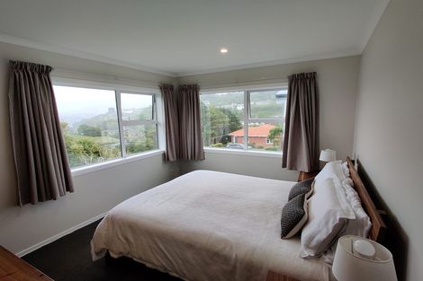 Photo of property in 2/20 Glanmire Road, Newlands, Wellington, 6037