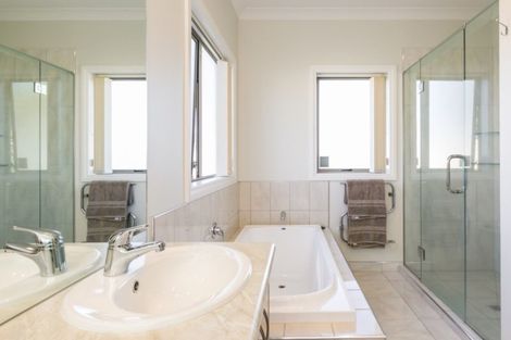 Photo of property in 20 Heynes Place, Clive, 4102