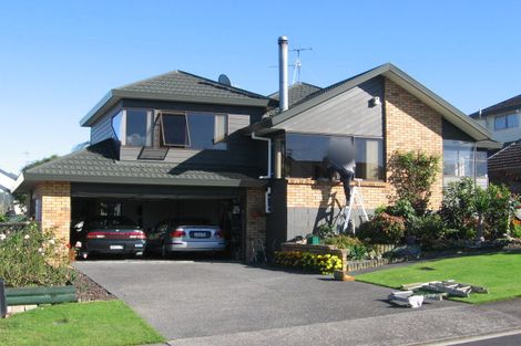 Photo of property in 4 Bridgehead Cove, West Harbour, Auckland, 0618