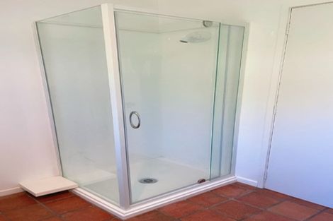 Photo of property in 2/881 East Coast Road, Northcross, Auckland, 0632