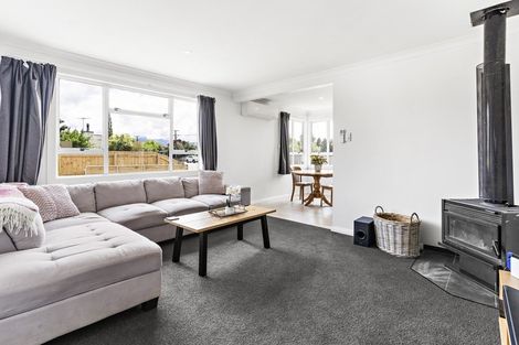 Photo of property in 222 High Street North, Carterton, 5713