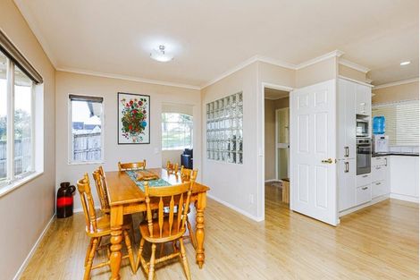 Photo of property in 24 Corta Bella Place, Golflands, Auckland, 2013