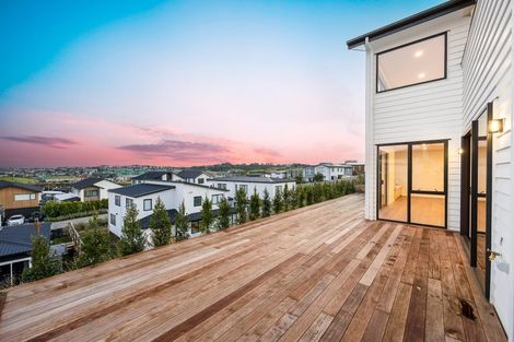 Photo of property in 15 Kumukumu Road, Long Bay, Auckland, 0630