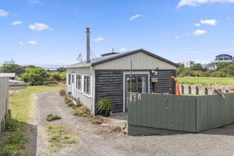 Photo of property in 19a Marine Parade South, Foxton Beach, Foxton, 4815