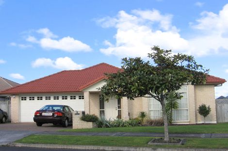 Photo of property in 8 Claremont Way, East Tamaki Heights, Auckland, 2016