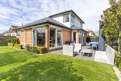 Photo of property in 1 Rosefield Lane, Northcote, Christchurch, 8052