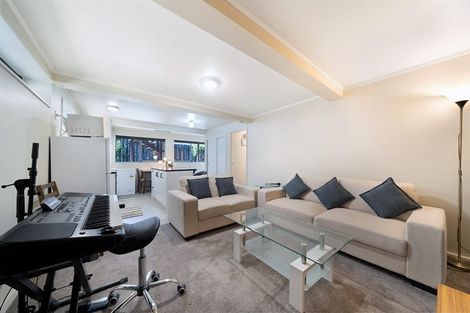 Photo of property in 1 Riesling Place, Henderson, Auckland, 0612