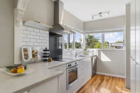 Photo of property in 11 Golf Road, New Lynn, Auckland, 0600