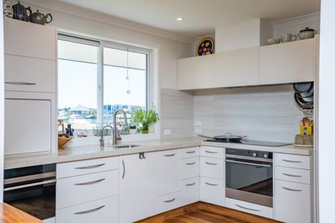 Photo of property in 2 Waitemata Drive, One Tree Point, 0118