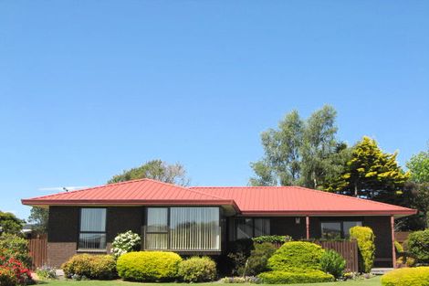 Photo of property in 8 Lowry Avenue, Redwood, Christchurch, 8051