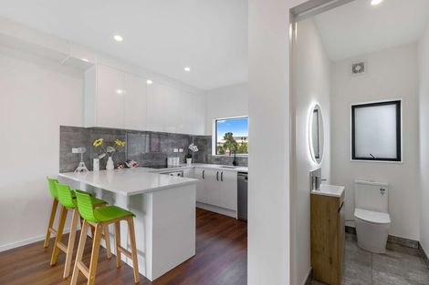 Photo of property in 3/68 Smythe Road, Henderson, Auckland, 0612