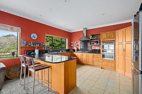 Photo of property in 27 Motu Road, Kumeu, 0891