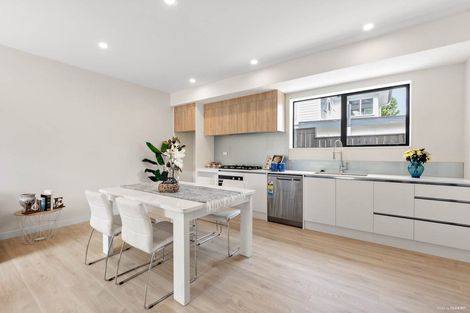 Photo of property in 37c Kingdale Road, Henderson, Auckland, 0610