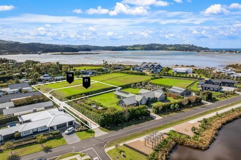 Photo of property in 19 Sandpiper Avenue, Point Wells, 0986