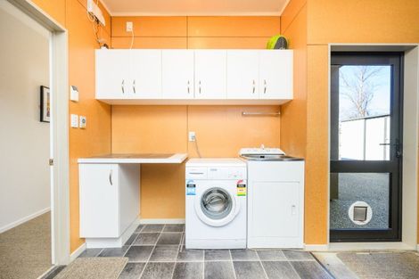 Photo of property in 48 Johnstone Drive, Fitzherbert, Palmerston North, 4410