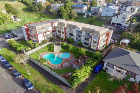 Photo of property in 9/10 Hunter Street, Hamilton Lake, Hamilton, 3204