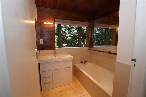 Photo of property in 24 Glenfern Road, Mellons Bay, Auckland, 2014