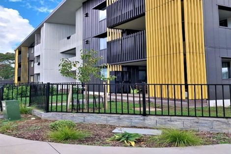 Photo of property in 2/45 Cessna Crescent, Mangere, Auckland, 2022