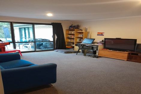 Photo of property in 296 Forest Hill Road, Waiatarua, Auckland, 0612