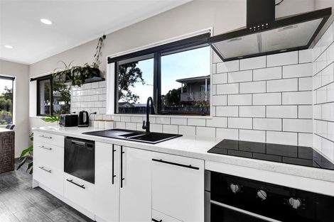 Photo of property in 8 Jade Place, Bell Block, New Plymouth, 4312
