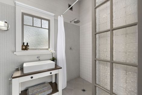 Photo of property in 20 Seabreeze Road, Narrow Neck, Auckland, 0624