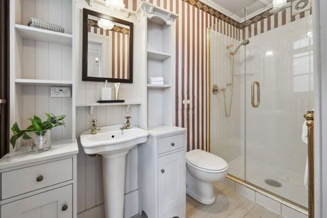 Photo of property in 56 Queen Street, Northcote Point, Auckland, 0627