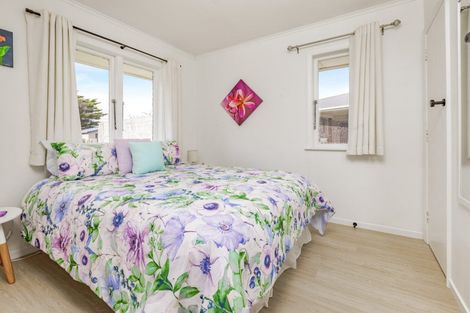 Photo of property in 22a Sutton Crescent, Papakura, 2110