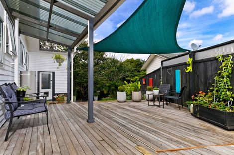 Photo of property in 7 Blythe Place, Glendene, Auckland, 0602