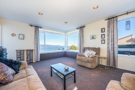 Photo of property in 7 Te Whiti Grove, Korokoro, Lower Hutt, 5012