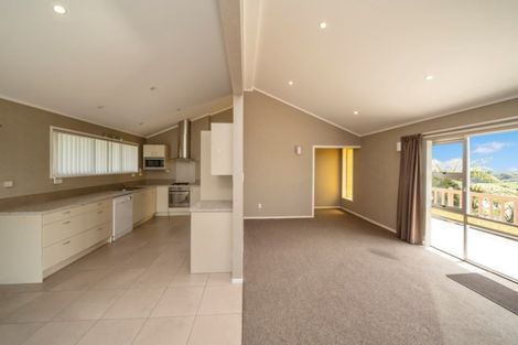 Photo of property in 12 Te Ngaere Place, Merrilands, New Plymouth, 4312