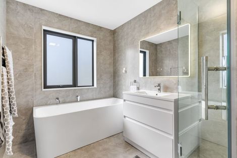 Photo of property in 7/16 Williamson Avenue, Belmont, Auckland, 0622