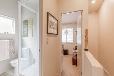 Photo of property in 3i/20 Ian Marwick Place, Birkenhead, Auckland, 0626