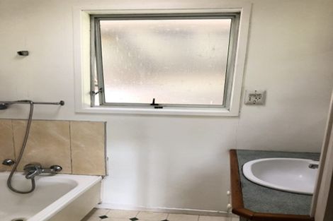 Photo of property in 3 Tahu Crescent, Sunnynook, Auckland, 0620